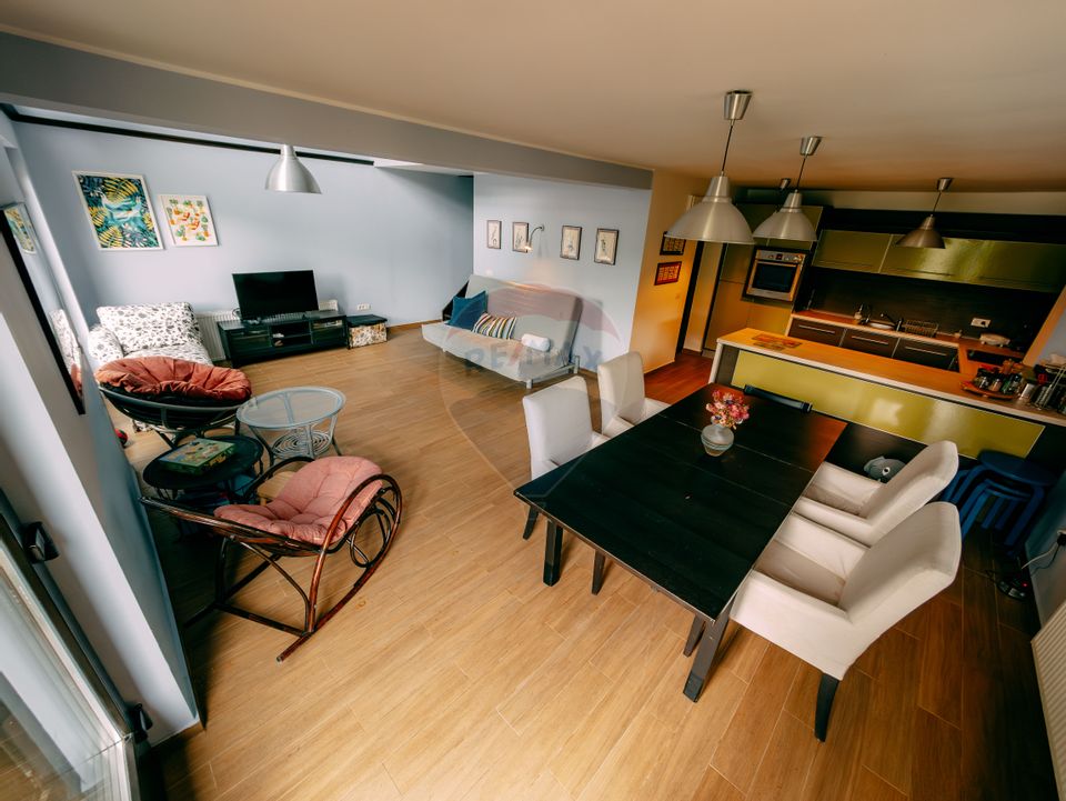 Vanzare casa de vacanta cu ponton privat la lac Tarnita