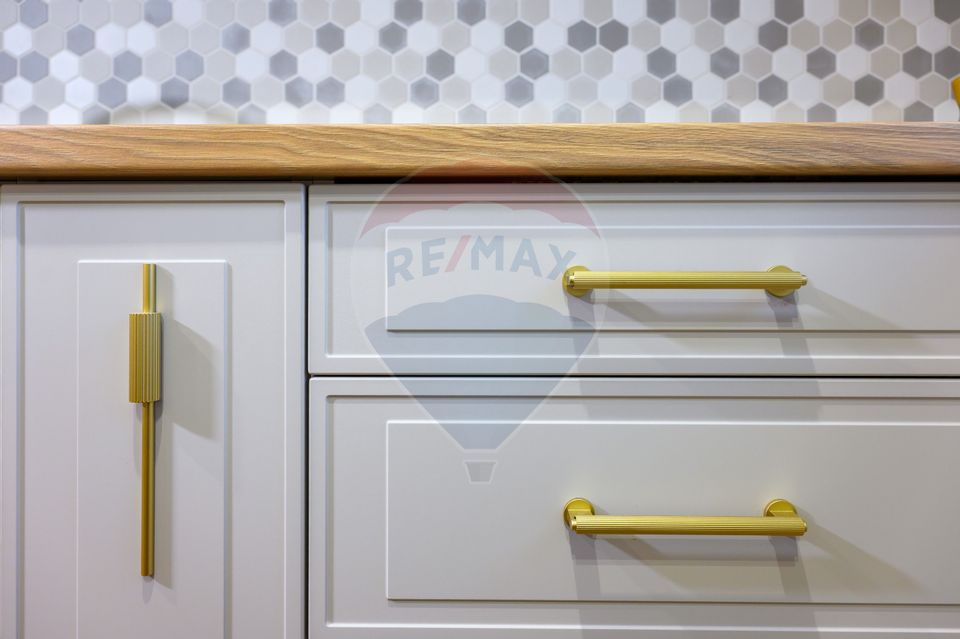 Apartament renovat, modern, cu 3 camere, de vânzare în Grigorescu