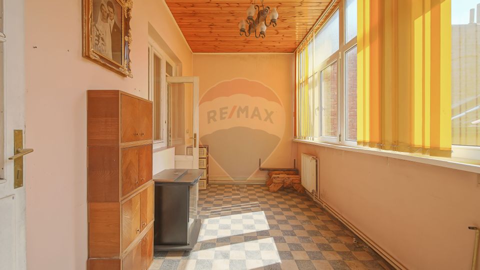 Apartament cu 3 camere de vânzare în zona Brasovul Vechi