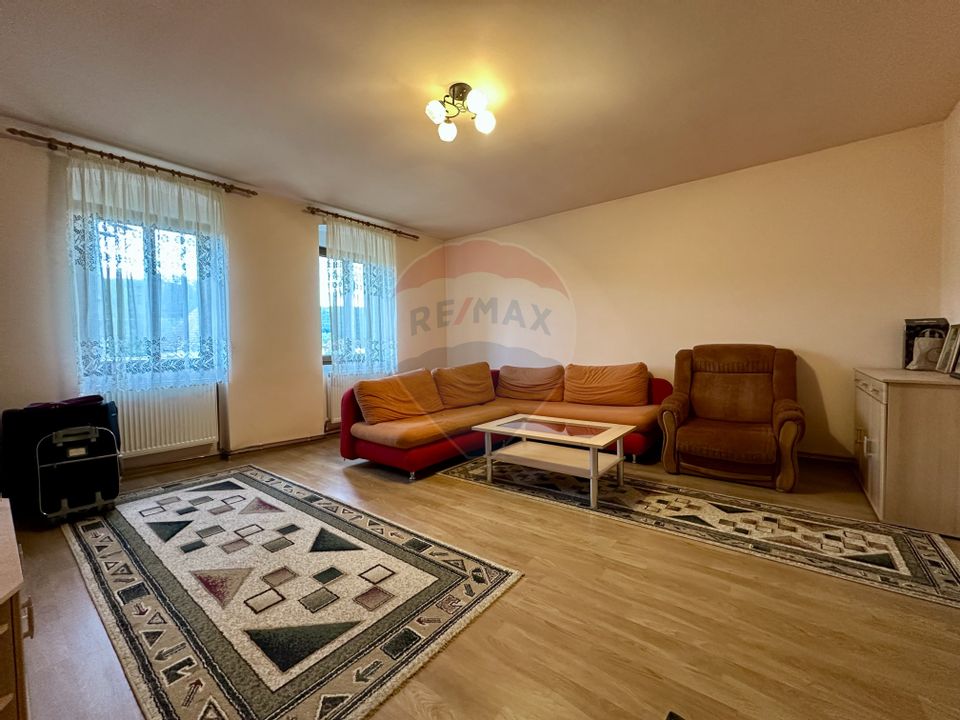 Casă  cu 5 camere de vânzare in Apos