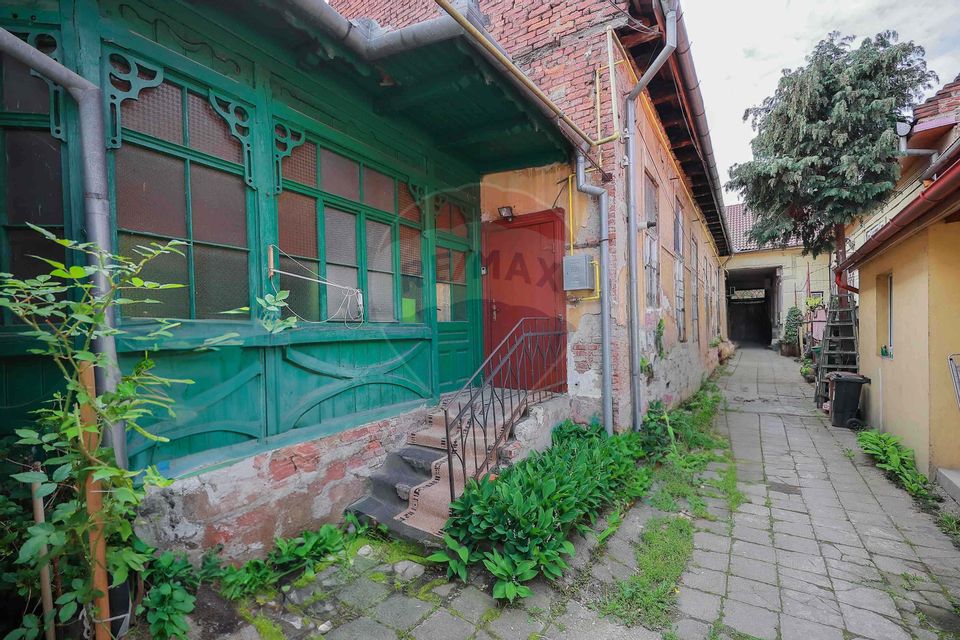 Casă de Vânzare cu 4 camere, Ultracentral - Cuza Vodă