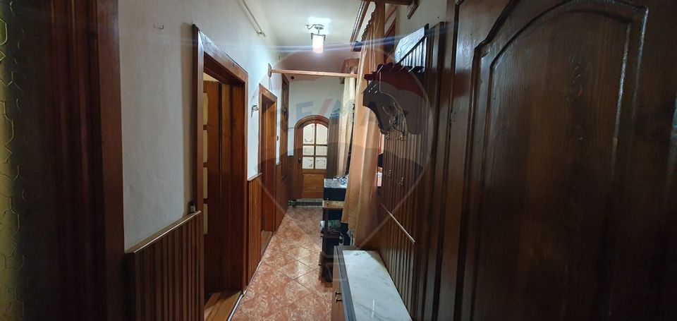 Casă / Vilă cu 3 camere de vânzare în zona Ultracentral