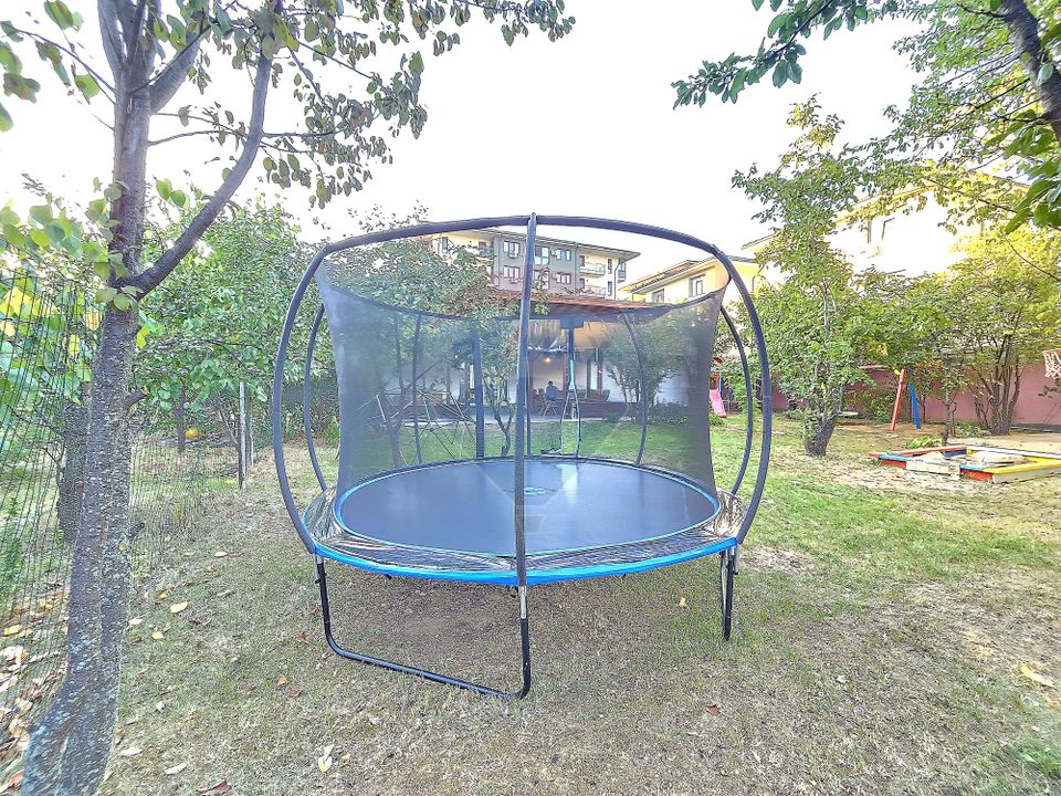 180sq.m Commercial Space for rent