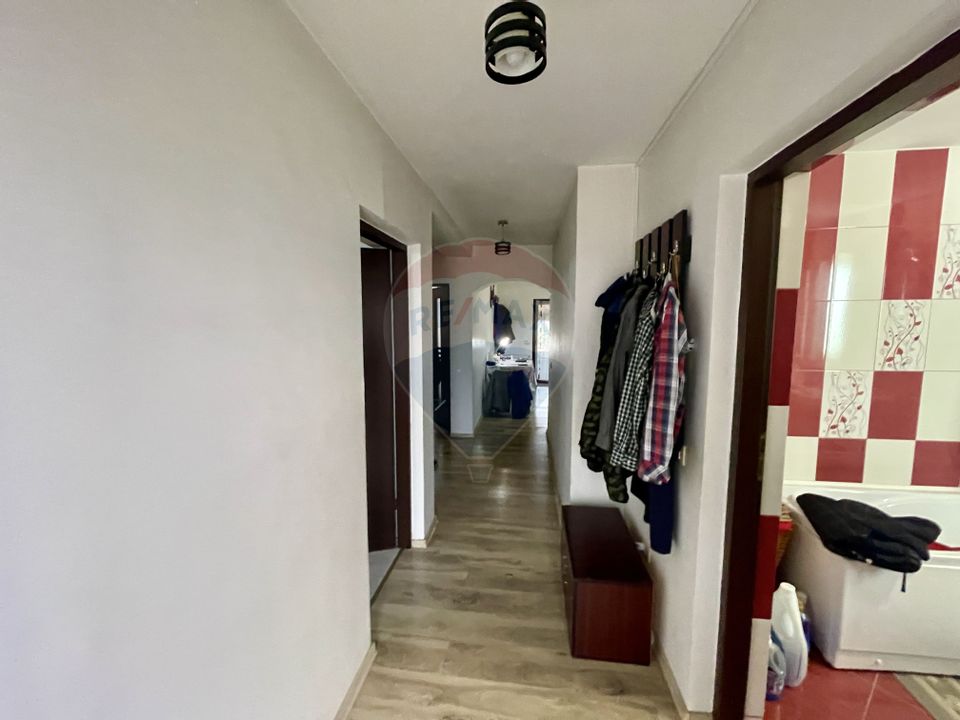6 room House / Villa for sale, Vest area