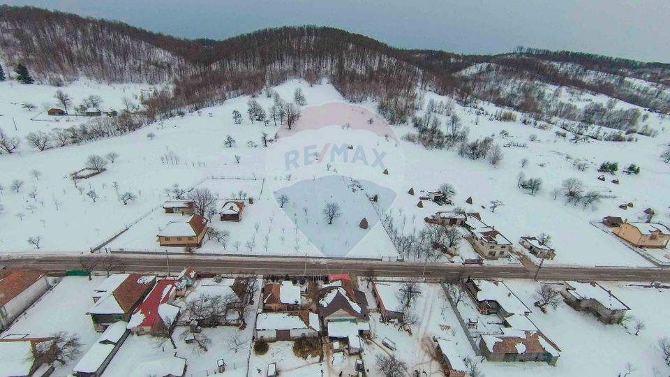 Casă cu 4 camere din cărămidă, de vânzare în zona Bratca-Damiș