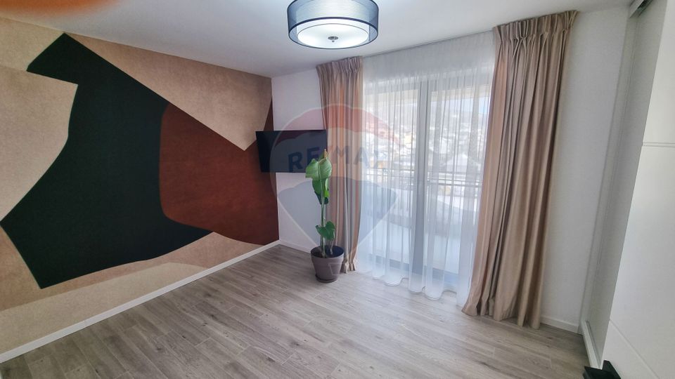 Apartament cu 3 camere tip PENTHOUSE de închiriat în zona PODUL VIILOR
