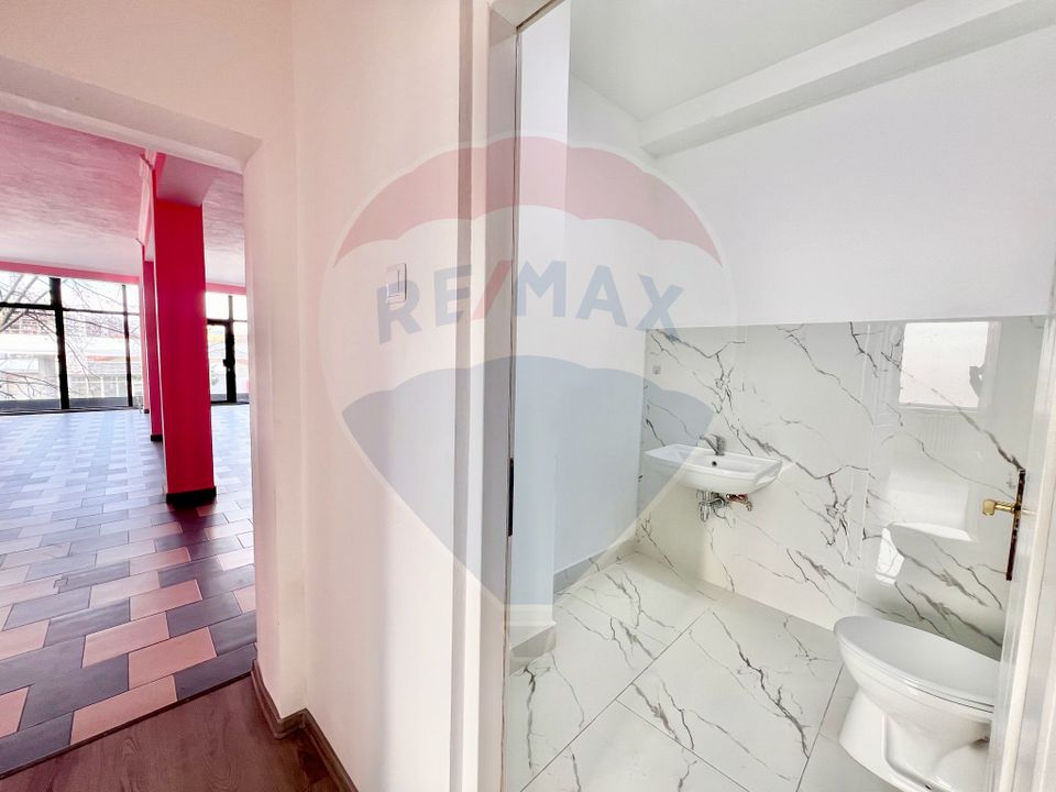 175sq.m Commercial Space for rent, Decebal area