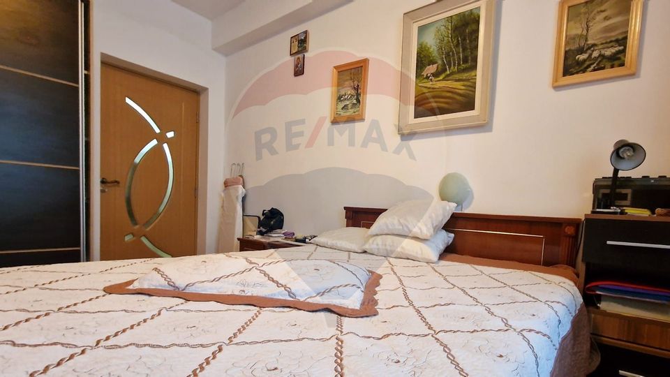 Închiriez apartament 3 camere, zona Floresti