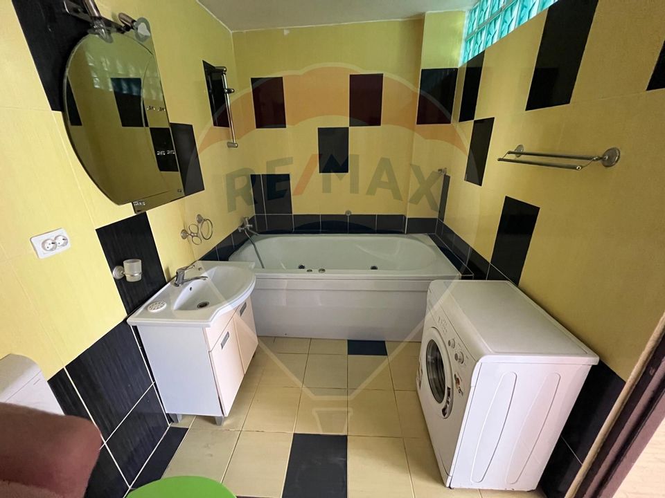 Apartament cu 3 camere de vânzare