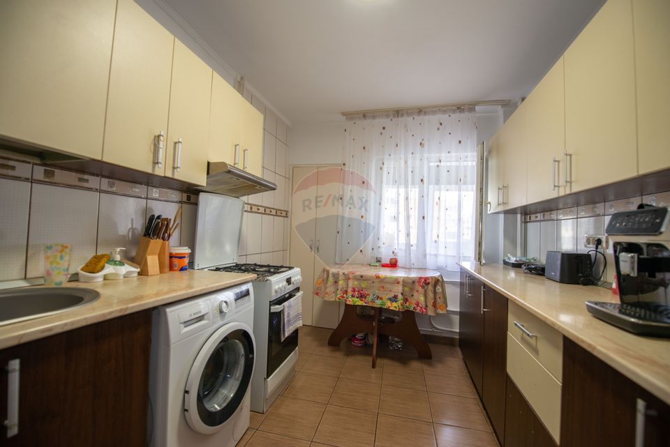 Apartament de vanzare 4 camere Buzoieni Rahova