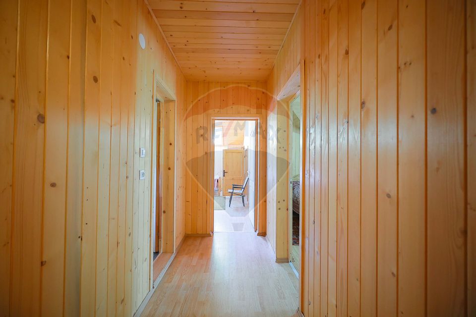 De vânzare Casǎ de Vacanțǎ cu 3 camere, teren 1146 mp, Budureasa