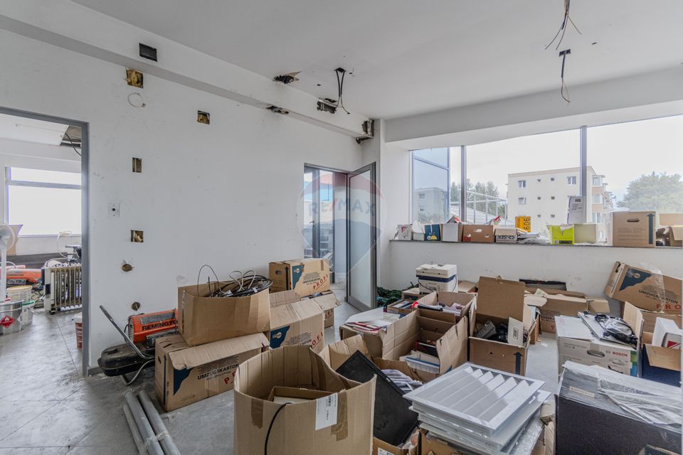 Cladire de 902 mp utili de vânzare, zona Grivitei - DN 13, COMISION 0