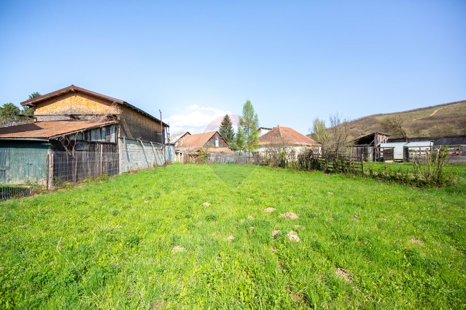 Teren intravilan însorit situat la intrare în Zizin – 1313 mp