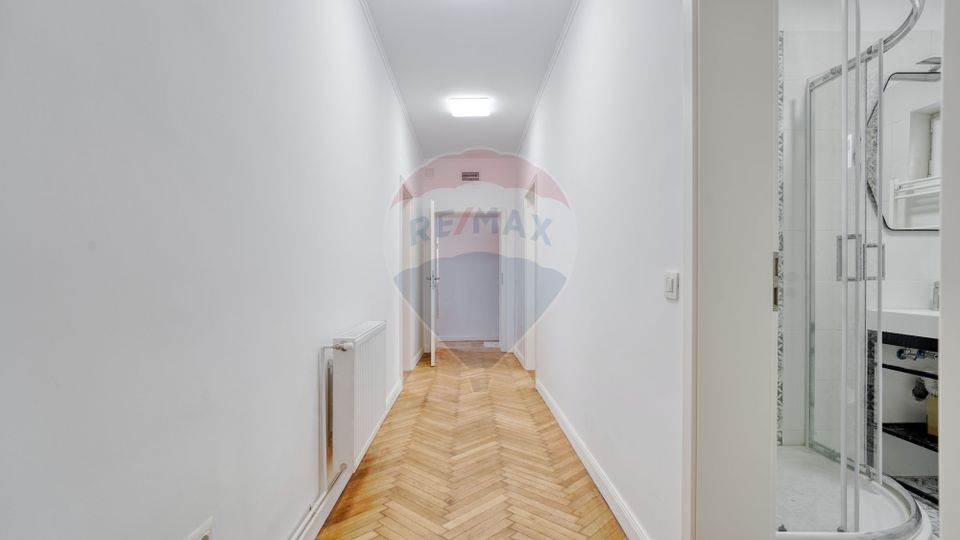 REZERVAT! Apartament generos, 6 camere, 3 băi, str Castelului