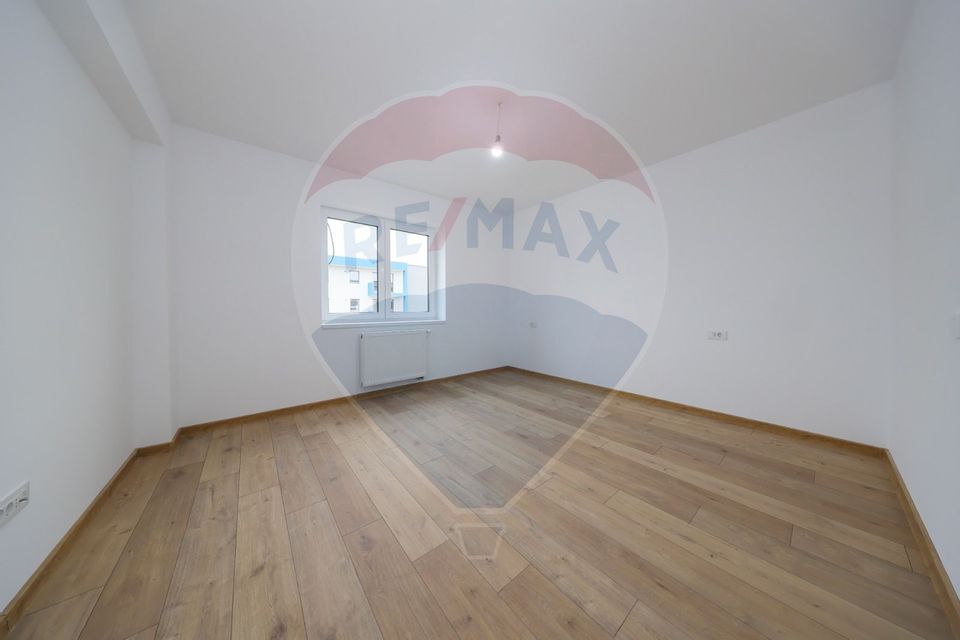 3 room Apartment for sale, Tractorul area