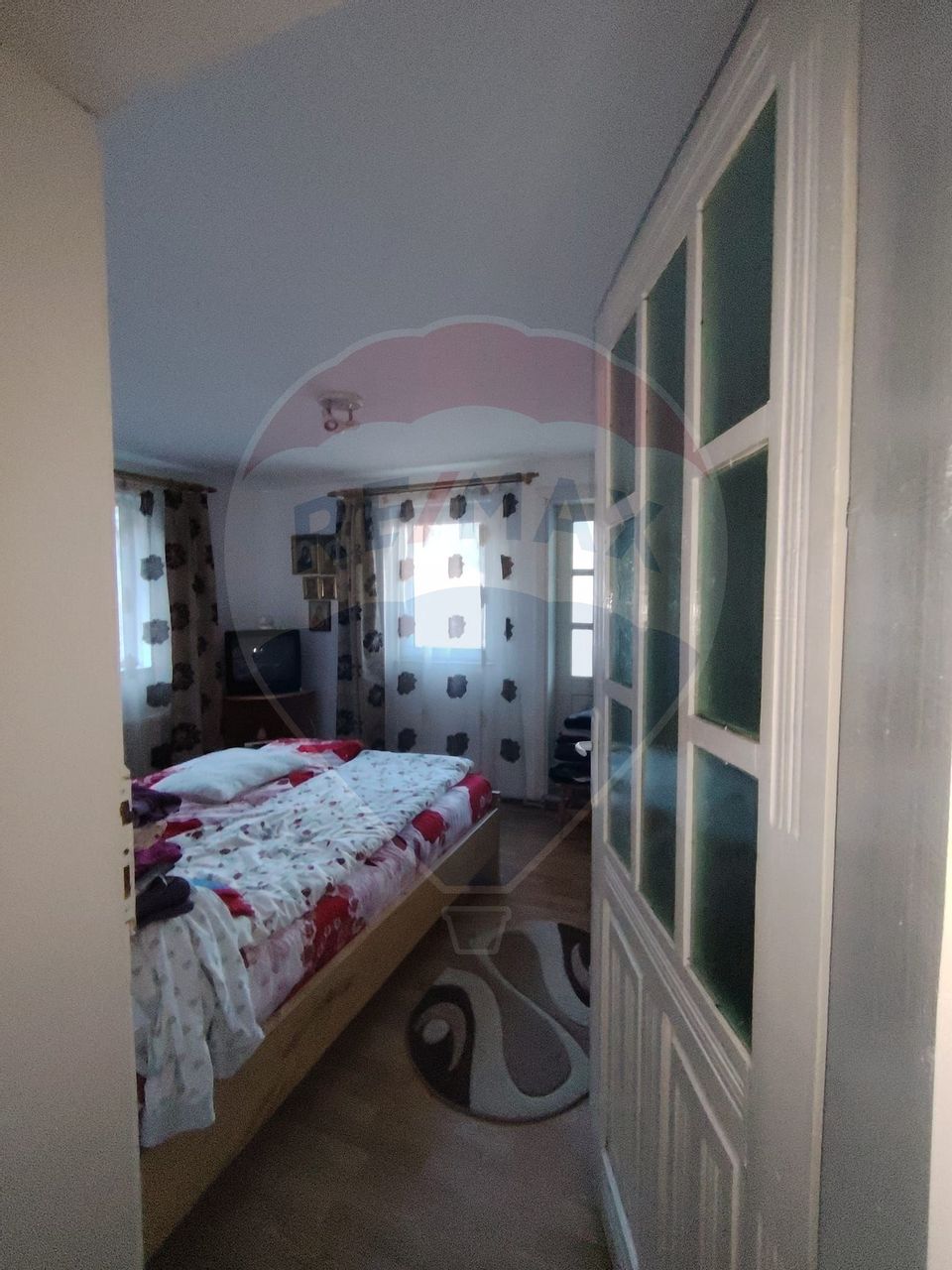 Case cu 7 camere de vânzare în comuna Panaci, sat Drăgoiasa.