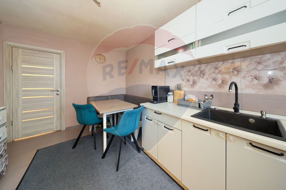 Apartament cu 3 camere de vânzare în zona Vlahuta