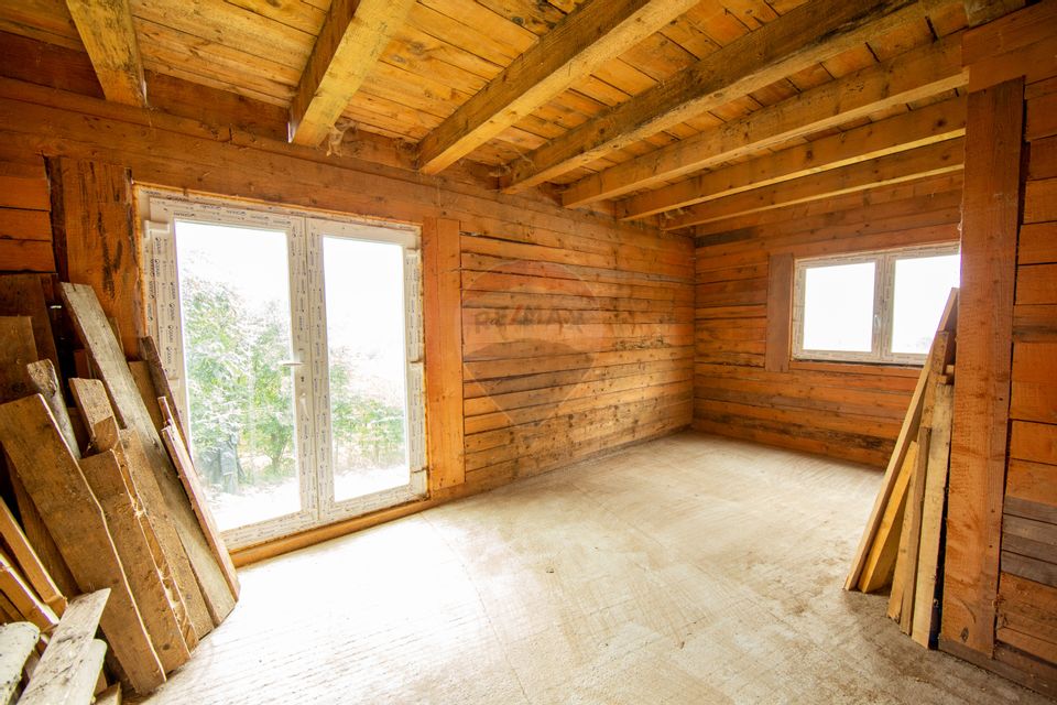 Duplex spațios – oportunitate pentru dezvoltatori sau două familii