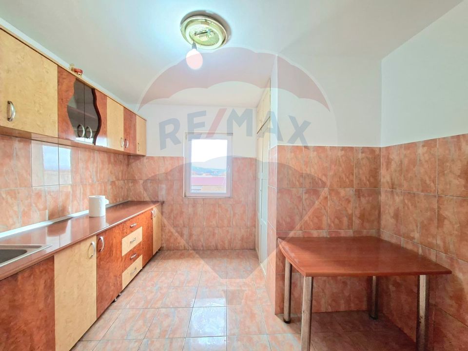 Apartament 3 camere, 96 mp, central, Sebiș – exclusiv RE/MAX
