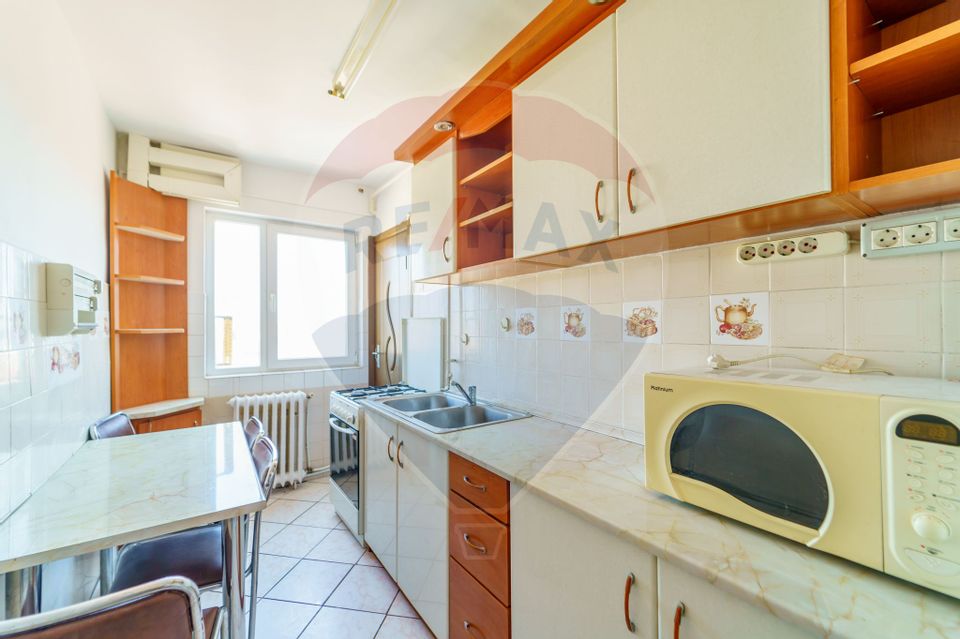 Apartament cu 3 camere de vânzare în zona Aurel Vlaicu