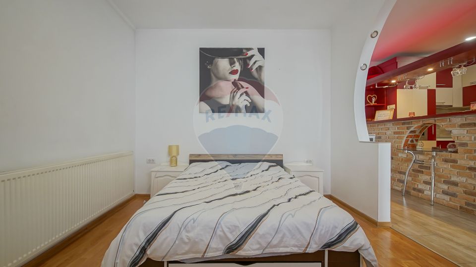 8 room House / Villa for sale, Aurel Vlaicu area