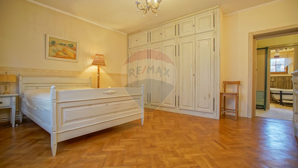 REZERVATA ! Caminul ideal, casa si curte frumos amenajata, Brasov