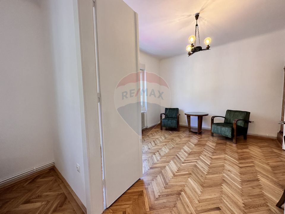 Apartament Ultracentral, se mobileaza nou, acces la curte. 60mp.