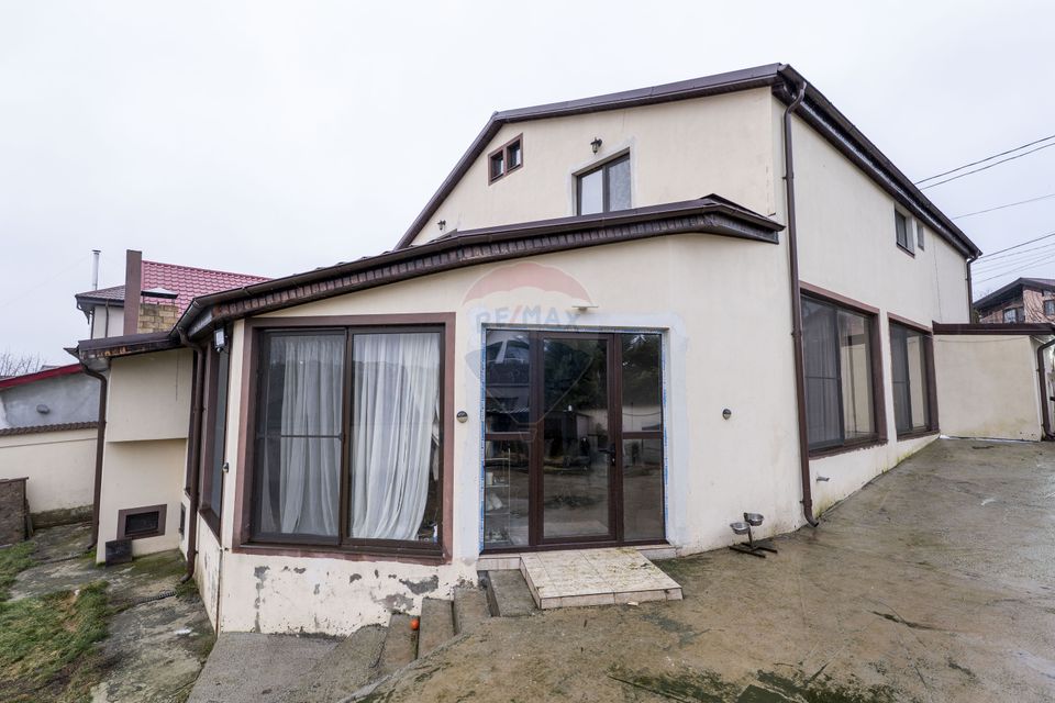 Vila 5 camere complet mobilata, foișor, teren generos