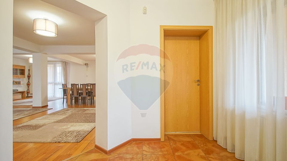 Vilă cu Teren Generos - Tractorul, Potrivită pentru Locuit sau Afacere