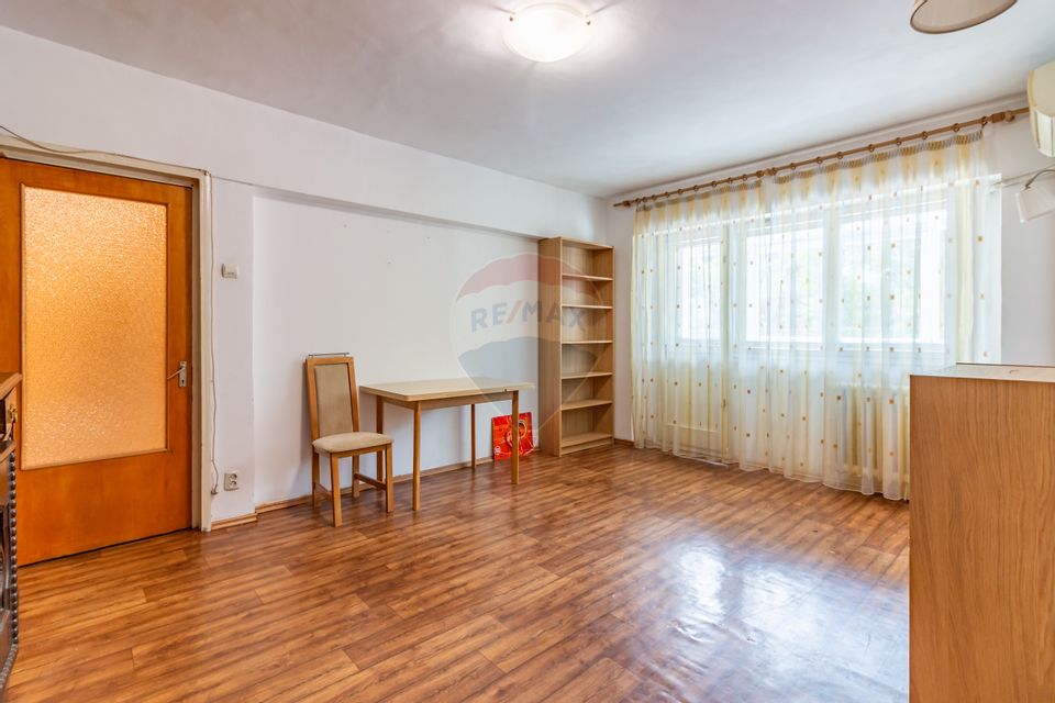 Apartament cu 3 camere de vânzare în zona Lacul Tei