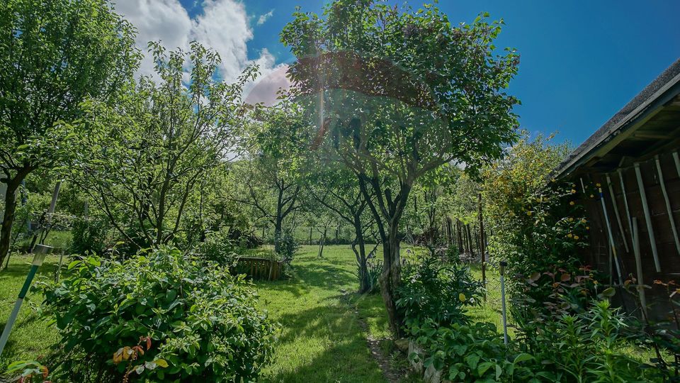 Casa renovată, cu garaj si teren de 679 mp, Scheii Brașovului