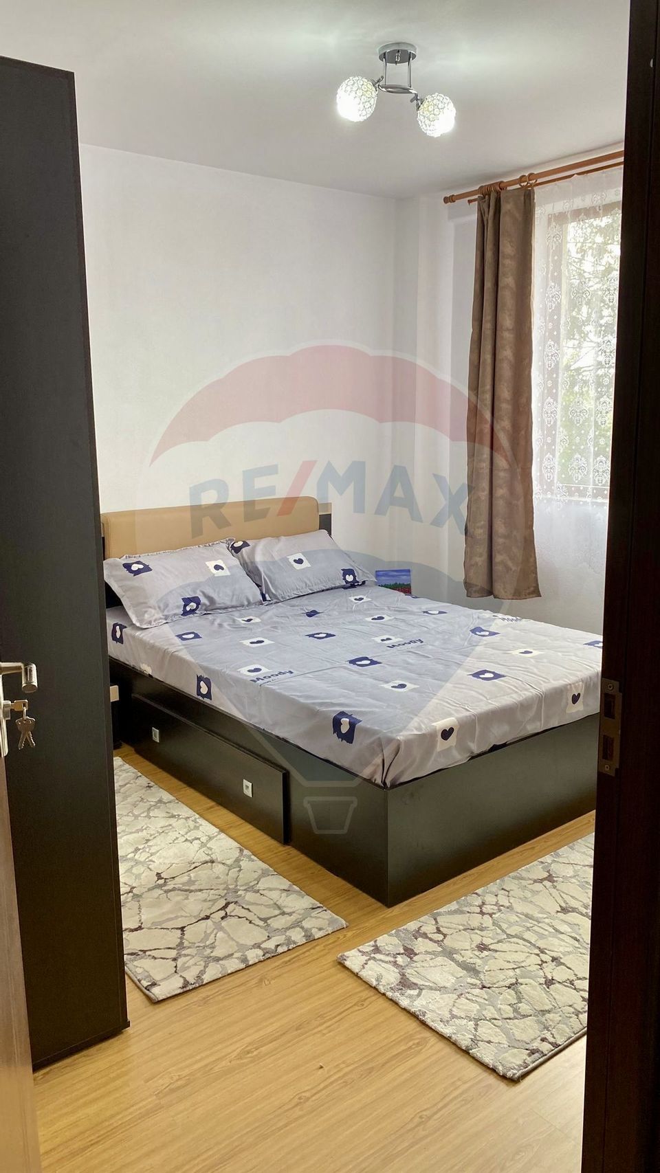 Apartament cu 3 camere de vânzare