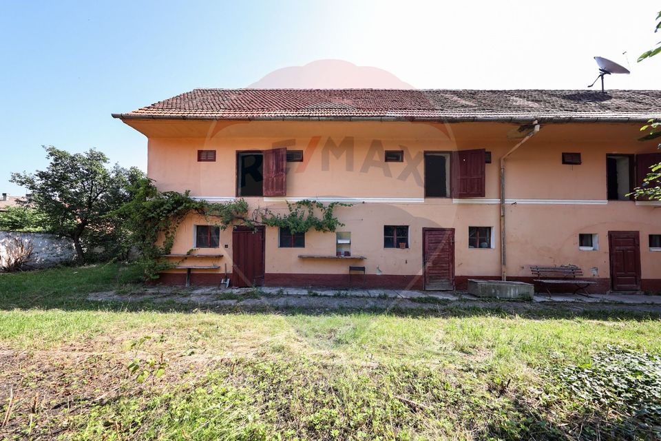 Casă / Vilă cu 10 camere de vânzare în zona Ultracentrală Râșnov