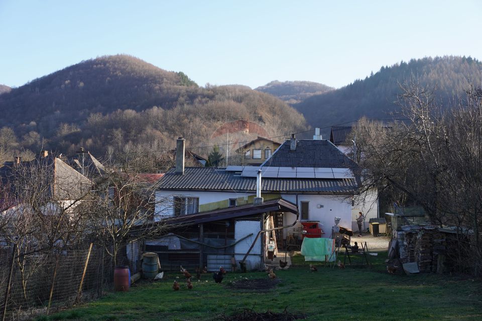 Proprietate cu 2 Case și Teren Generos – Str. Câmpu Negru