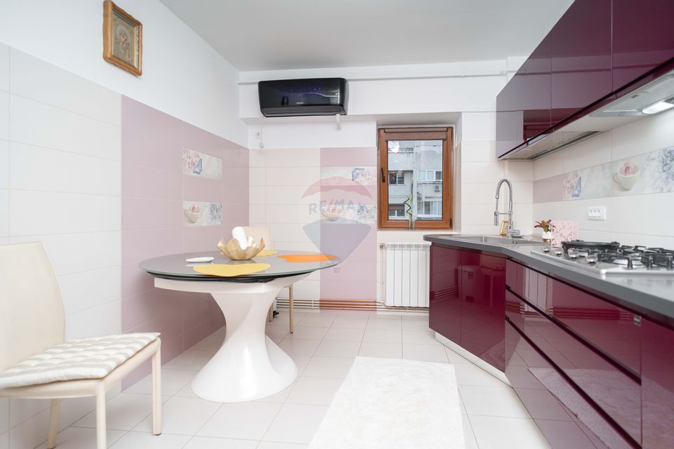 Apartament cu 3 camere de închiriat în zona Podu Ros