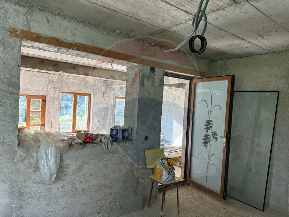 Casă / Vilă la gri in Pangarati Neamt