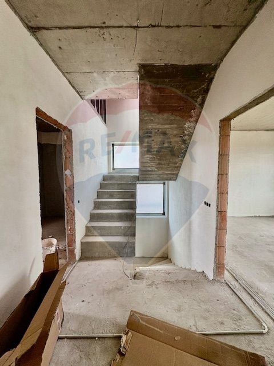 Vilă frumoasa cu 5 camere, 700 mp currte si pompa de caldura - Saftica