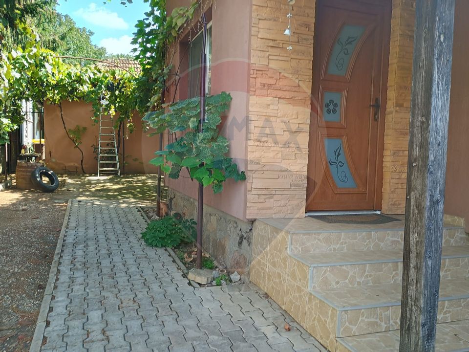 Casă cu 4 camere de vânzare în zona Aradul Nou