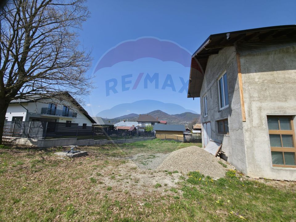 Teren intravilan + casă la roșu de vânzare – Vădurele, jud. Neamț