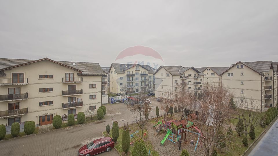 Apartament 3 camere pe două niveluri, cu parcare, Cartierul Toamnei