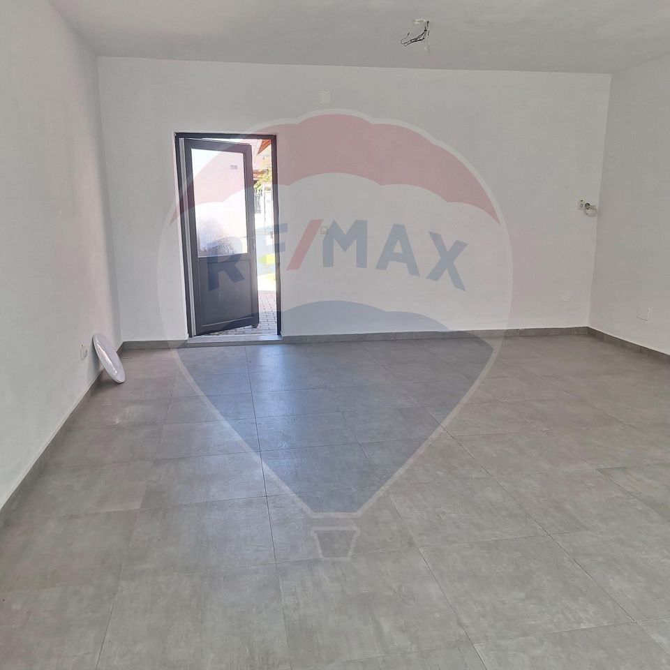 42sq.m Commercial Space for rent, Central area