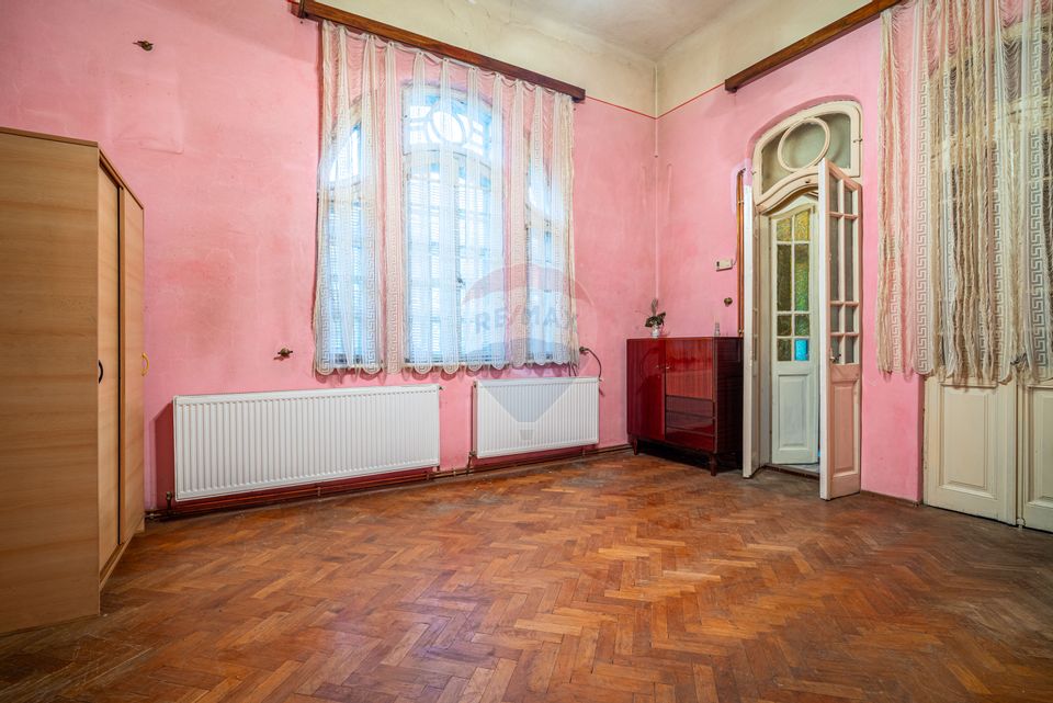 Casa ultracentrală cu 2 camere de vanzare in Ploiesti