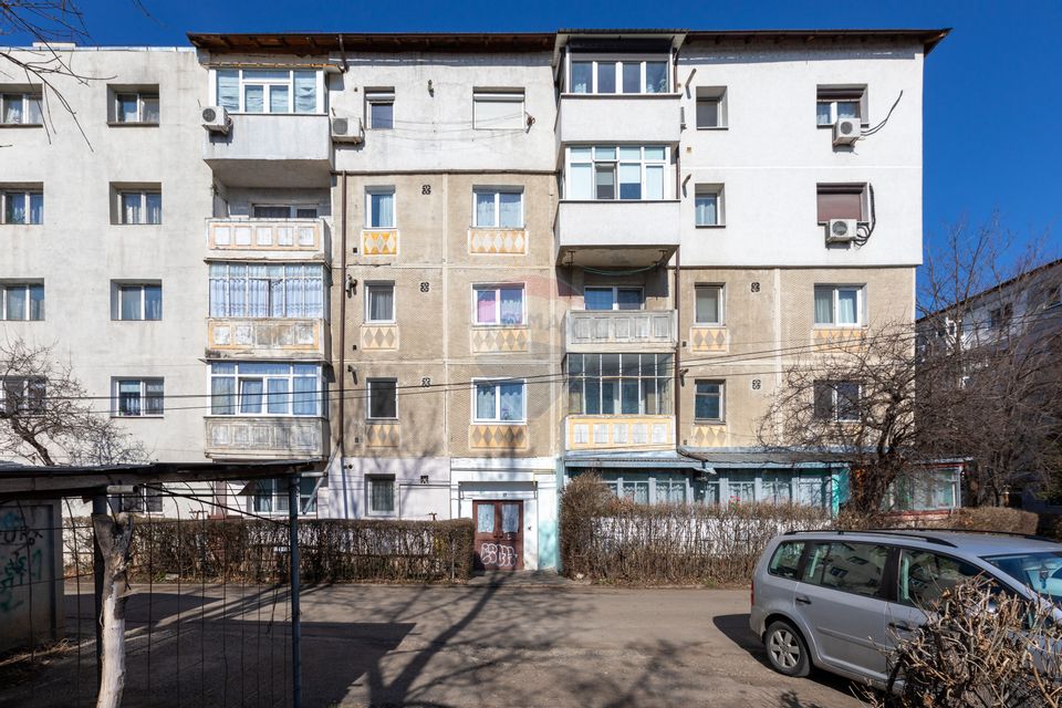 Apartament cu 3 camere decomandate , strada Letea