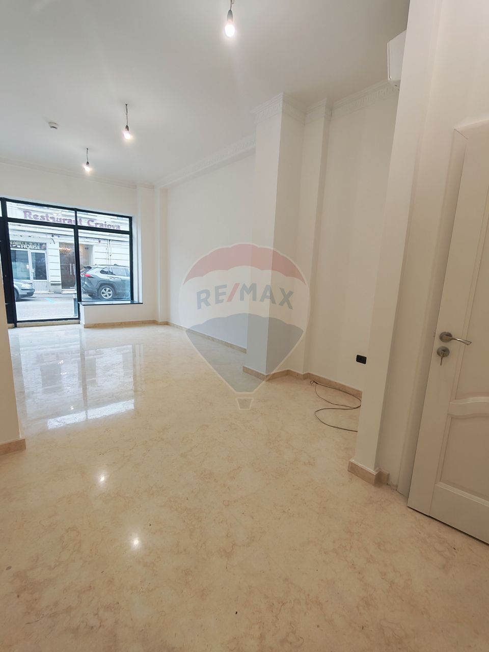 30sq.m Commercial Space for rent, Ultracentral area