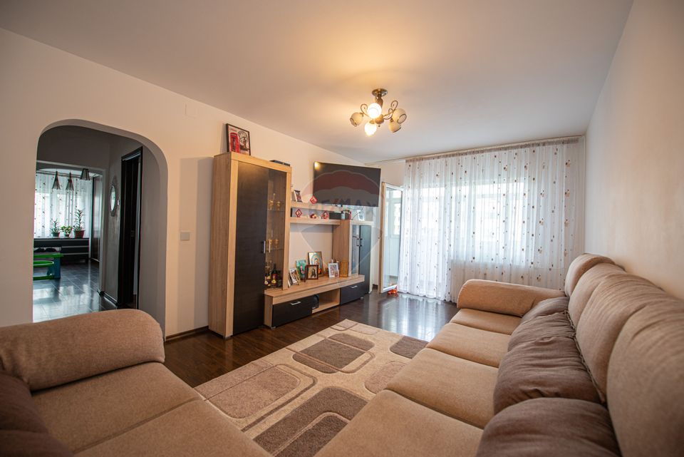 Apartament de vanzare 4 camere Buzoieni Rahova