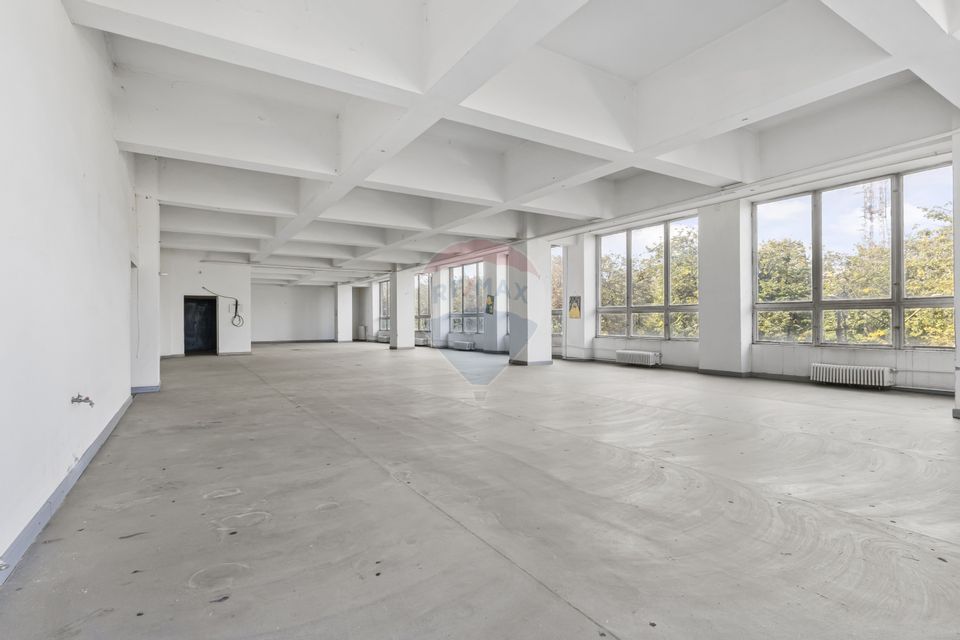 Cladire unica cu destinatii multiple de vanzare Ultracentral Arad