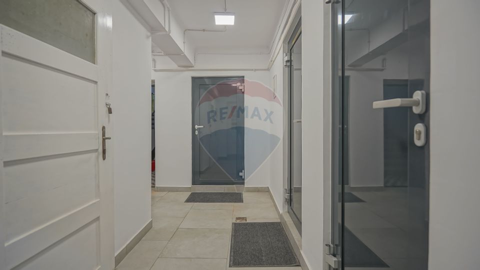 Investiție: apartament renovat în două studiouri separate, Schei