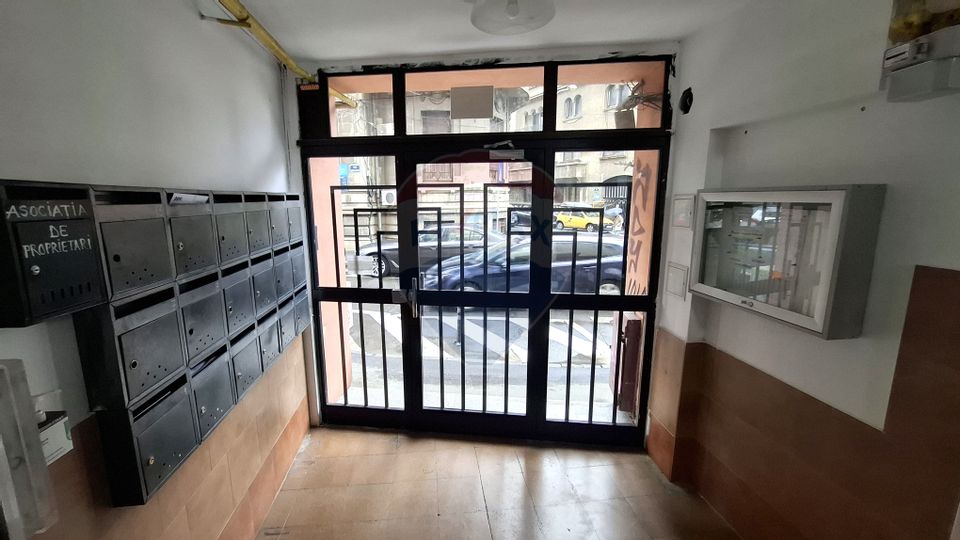 3 cam Ultracentral, Logofăt Luca Stroici corner with Batistei