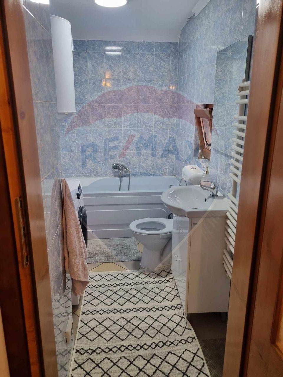 Apartament cu 3 camere de vânzare în zona Central Radauti