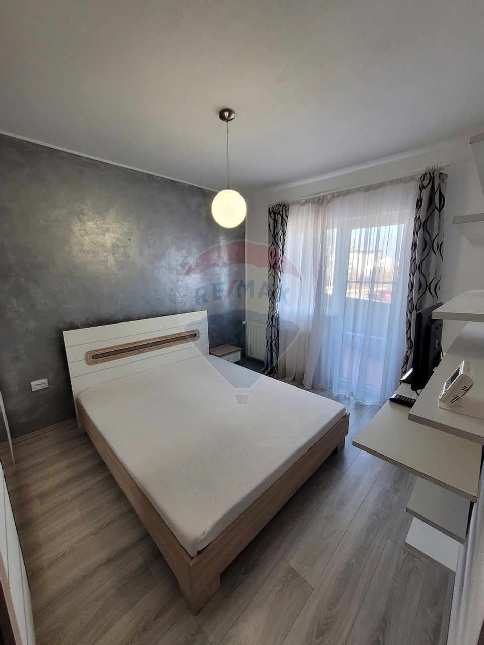 Apartament de inchiriat cu 3 camere si curte zona Turnisor